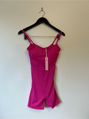 BNWT Qinsen Athletic Romper Jumpsuit